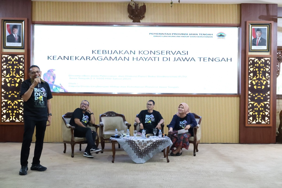 Heru Djatmika, S.Hut., M.SE., Head of the Central Java Environmental and Forestry Agency (DLHK), presented the province's biodiversity conservation policies and emphasized the importance of collaboration between the government and the private sector in achieving sustainable environmental management.